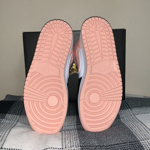 Air Jordan 1 Mid Sneakers Size: 8.5M *New in Box* - Picture 10 of 10